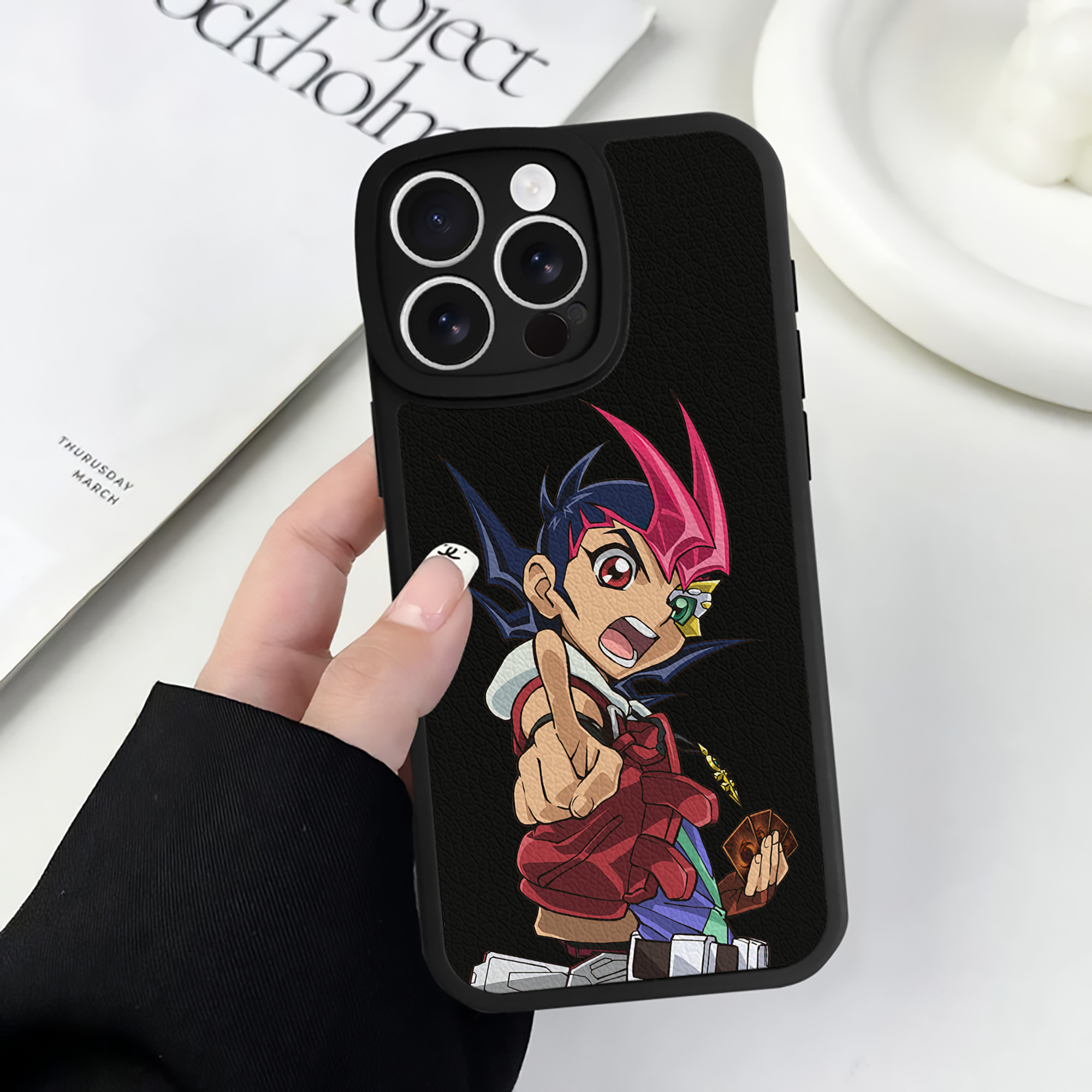 遊☆戯☆王 Yu-Gi-Oh! 【iPhone 16シリーズ対応】シリコンスマホケース（レザー調） 材質：シリコン